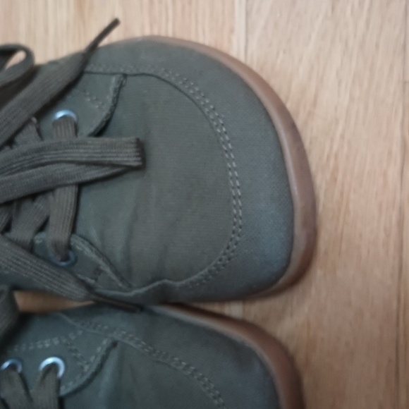 Splay Freestyle Pine Canvas Wide Toe Box Sneakers Size 6. - Picture 2 of 7